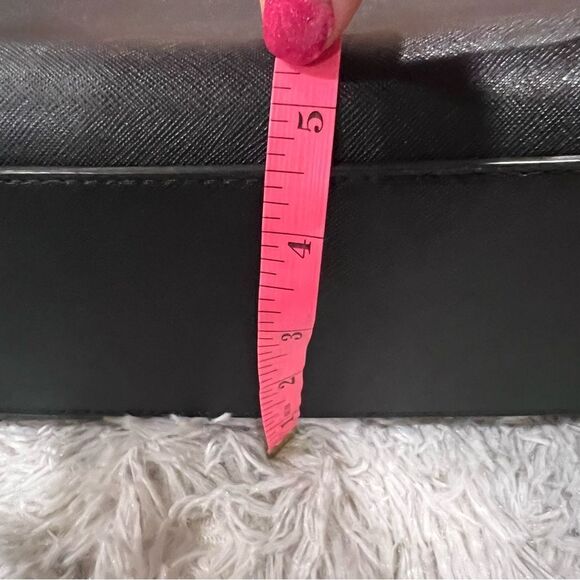 Michael Kors Black Leather Medium East West Dillon Tote w/ cross body strap - Picture 13 of 13